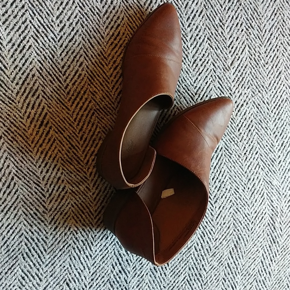 Universal thread royale style flats sz 10